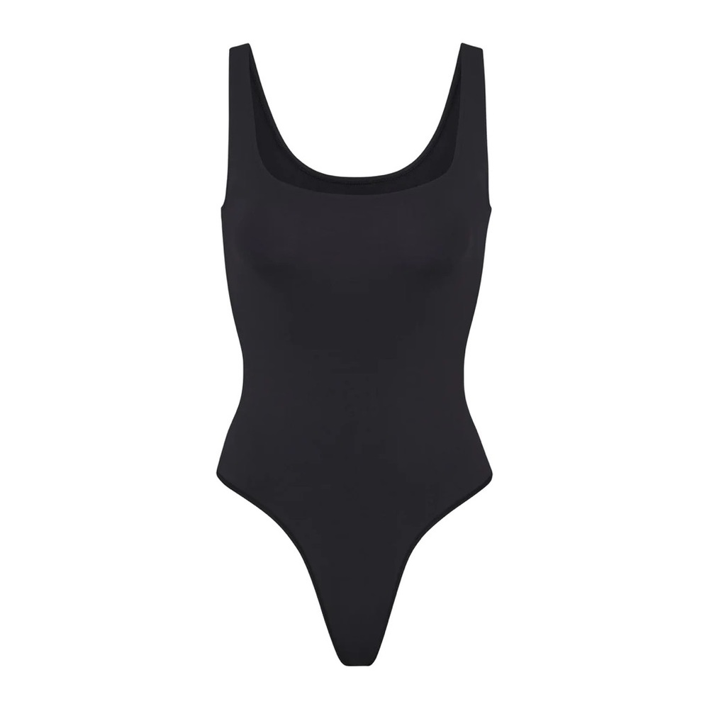 SKIMS SOFT SMOOTHING THONG BODYSUIT